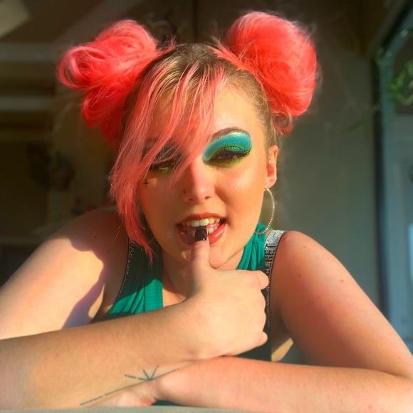 Meet your Posher, Jinxx - Picture 2 of 5